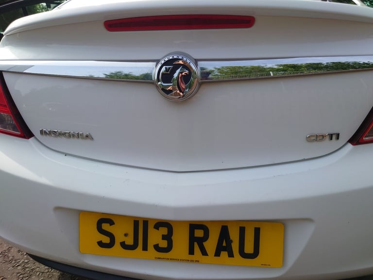Vauxhall, INSIGNIA, Hatchback, 2013, Manual, 1956 (cc),5 doors - Image 9