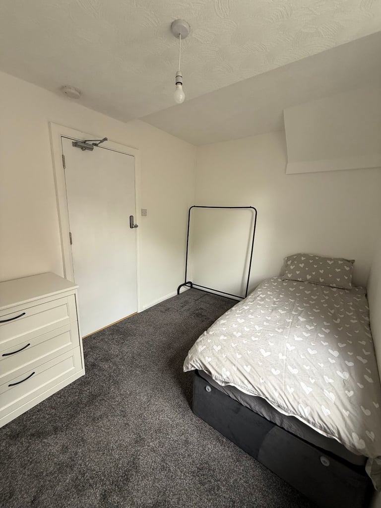 Fantastic room available to rent 