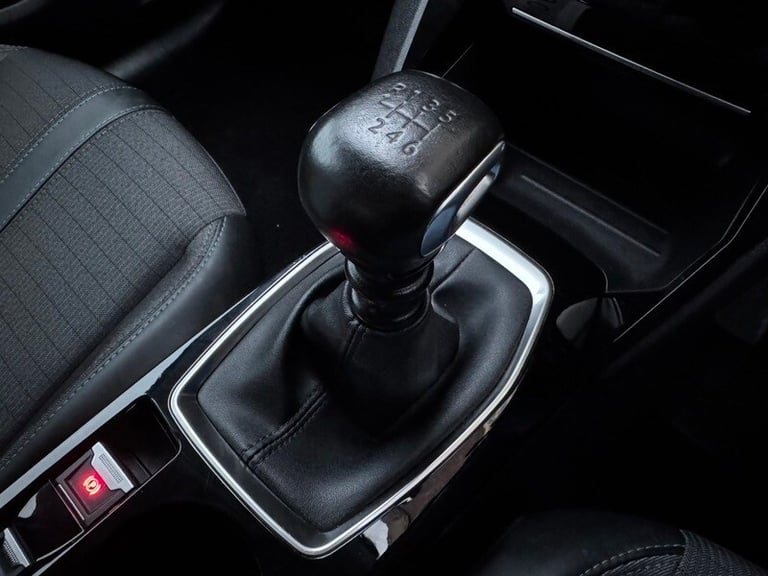 Peugeot 208 PURETECH ALLURE S/S