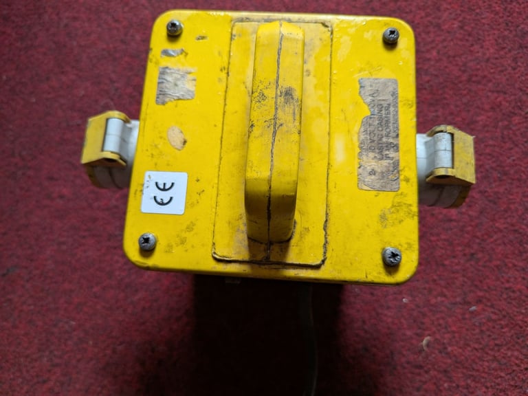 110 VOLT TRANSFORMER 110V TRANSFORMER 1.5 KVA WITH 2 SOCKETS. IN FULL WORKING ORDER CAN BE SEEN WORK