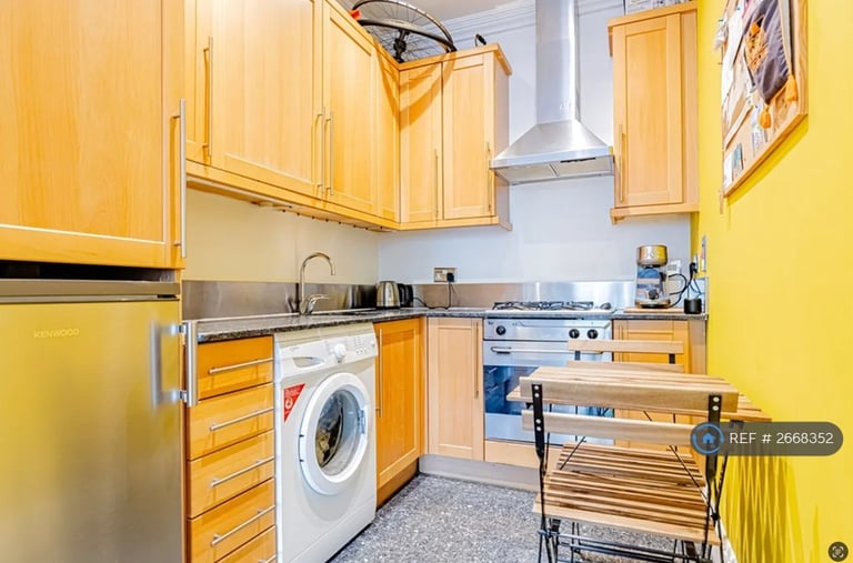 Studio flat in Tollington Way, London, N7 (#2668352)