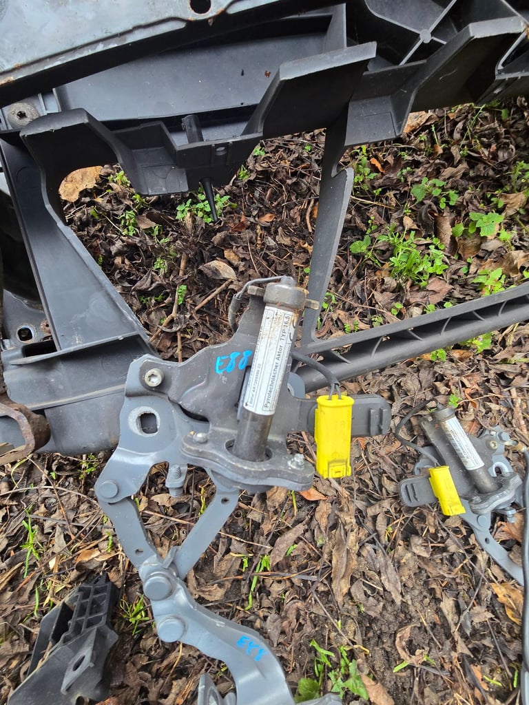Bmw 1 Series E88 E82 Lci Slam Panel Pedestrian sensor BRACKET HINGES ACTUATORS Breaking Parts 