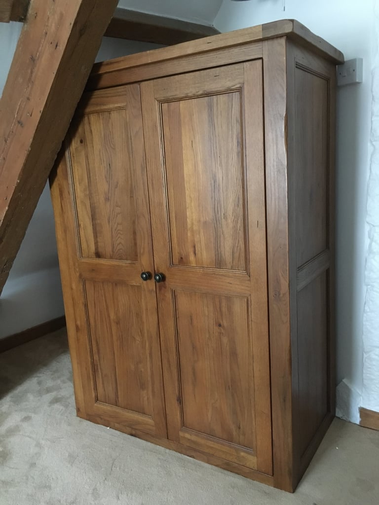 Beautiful solid Oak Furniture Land rustic double wardrobe & large deep drawer EXCELLENT CONDITION 