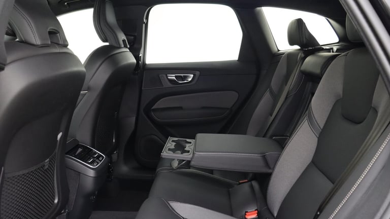  Volvo XC60 B5 (P) AWD Plus Black Edition (Harman Kardon Sound, 360 Camera, BLIS) Petrol/Electric...