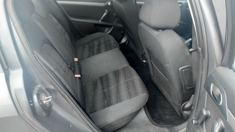 2009 Peugeot 407 2 litre diesel does over 60mpg, long mot till may 2026 