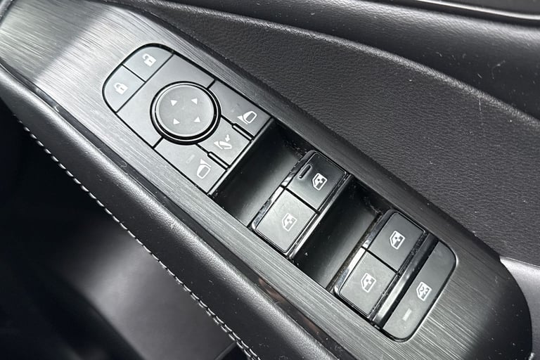 2022 Nissan Qashqai 1.3 DIG-T MHEV N-Connecta XTRON Euro 6 (s/s) 5dr SUV PETROL Automatic