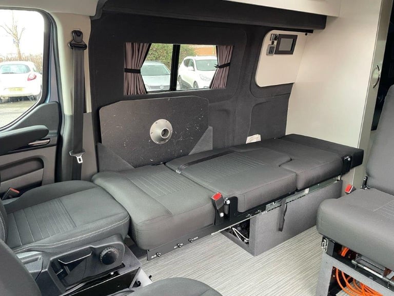Wellhouse Maxus D7 LWB High Top