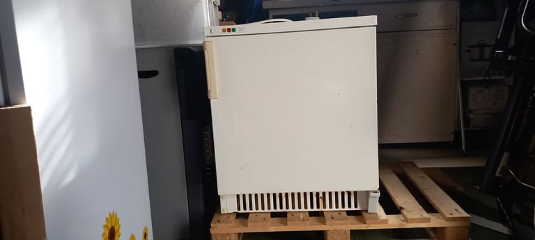 Table top freezer