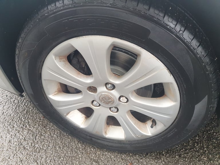 2007 Vauxhall Vectra 1.8i VVT Design 5dr HATCHBACK Petrol Manual