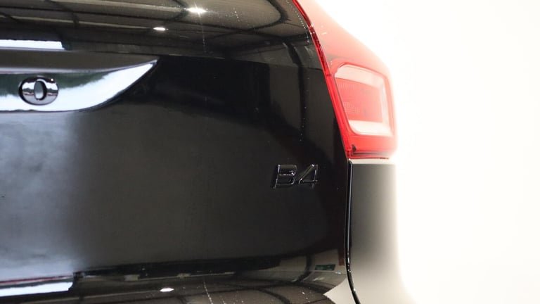 2025 Volvo XC40 B4 (P) Ultra Black Edition (Sunroof, Harman Kardon, 360 Camera) ESTATE Petrol/Ele...