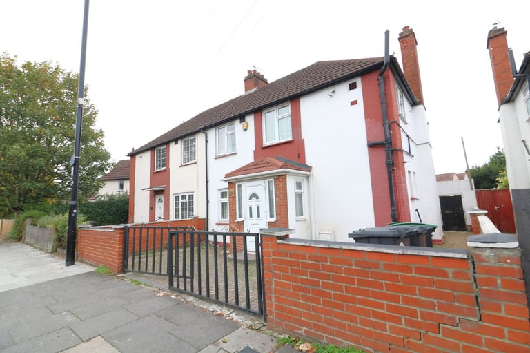 image for 5 Bed Semi-Detached House to Rent in White Hart Lane N17