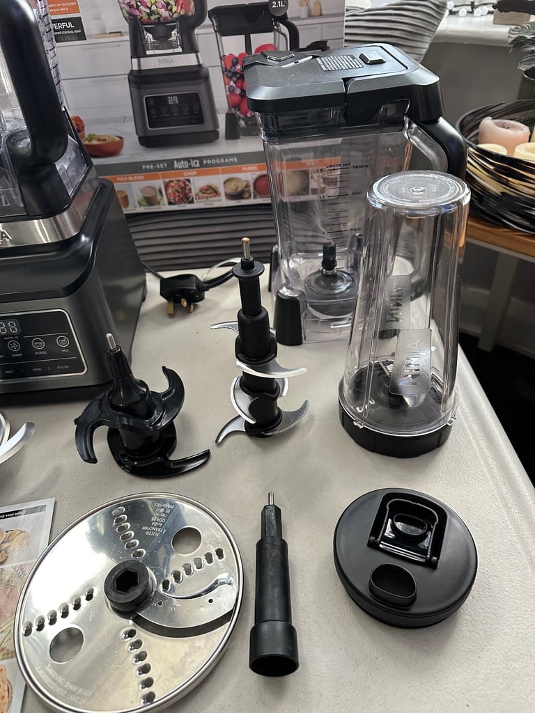 Ninja 3-in-1 food processor with pre-set IQ programs 