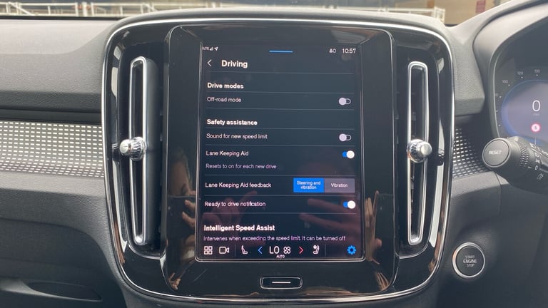 2024 Volvo XC40 2.0 B4P Plus Dark 5dr Auto Petrol Estate Estate Petrol Automatic