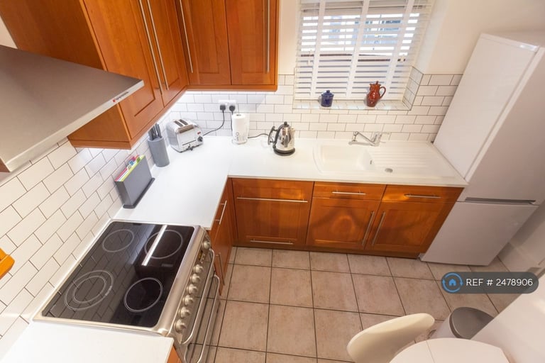 1 bedroom flat in Cooper Close, London, SE1 (1 bed) (#2478906)