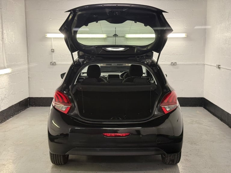 2017 Peugeot 208 1.2 Puretech Allure PETROL/MANUAL/5-DR