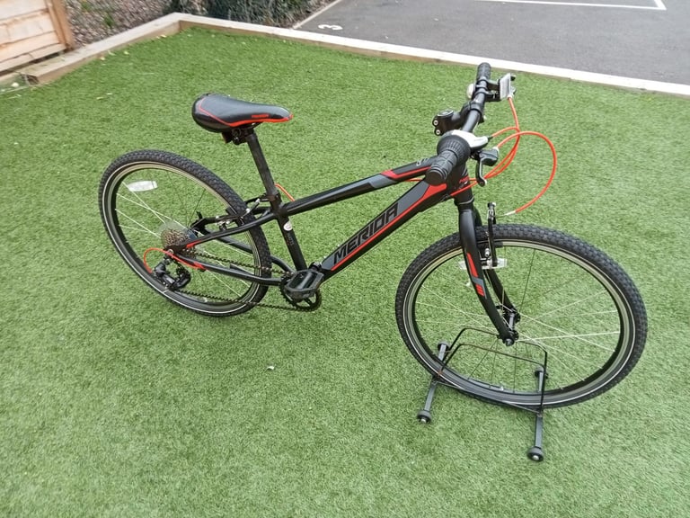 Merida Matts Junior 24 inch wheels Hybrid Mountain Bike.