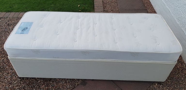 Small single bed, divan base with drawer & mattress 