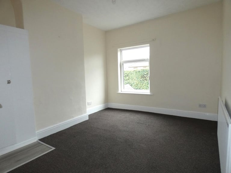 2 bedroom house in Blunt Street, Newcastle-under-Lyme, Staffordshire, ST5 9NA