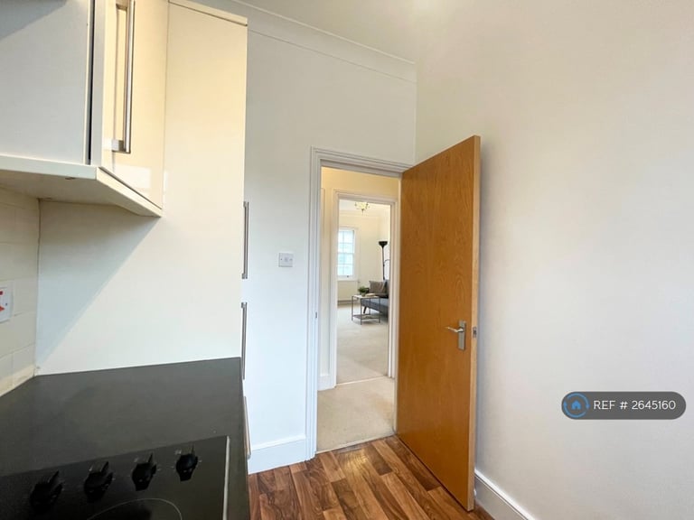 1 bedroom flat in Danbury Street, London, N1 (1 bed) (#2645160)