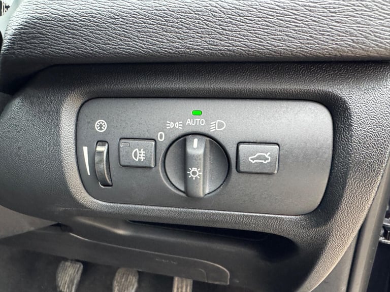 2016 Volvo V40 2.0 D3 SE Lux Nav Euro 6 (s/s) 5dr HATCHBACK Diesel Manual