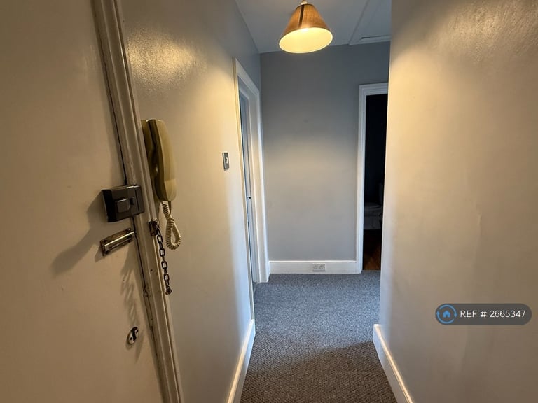 1 bedroom flat in Westbourne Gardens, Folkestone, CT20 (1 bed) (#2665347)