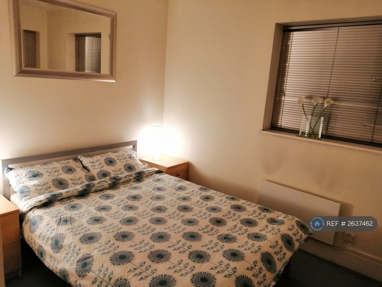 1 bedroom flat in Lockes Yard, Manchester, M1 (1 bed) (#2637462)