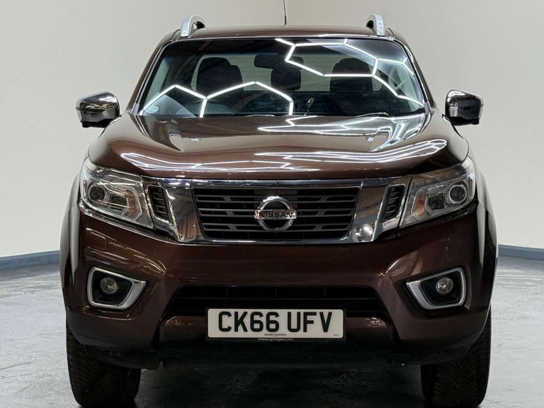 2016 Nissan Navara Double Cab Pick Up Tekna 2.3dCi 190 4WD Auto PICK UP DIESEL Automatic