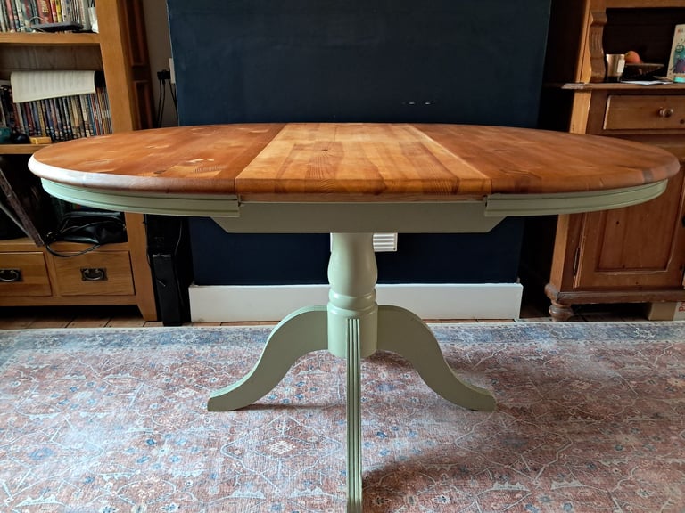 Cotswold Chester Wood Extendable Dining Table