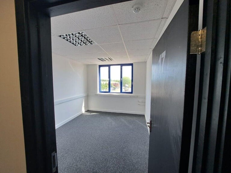 Beauty room to rent in Park Royal NW10. Beauty treatment rooms in