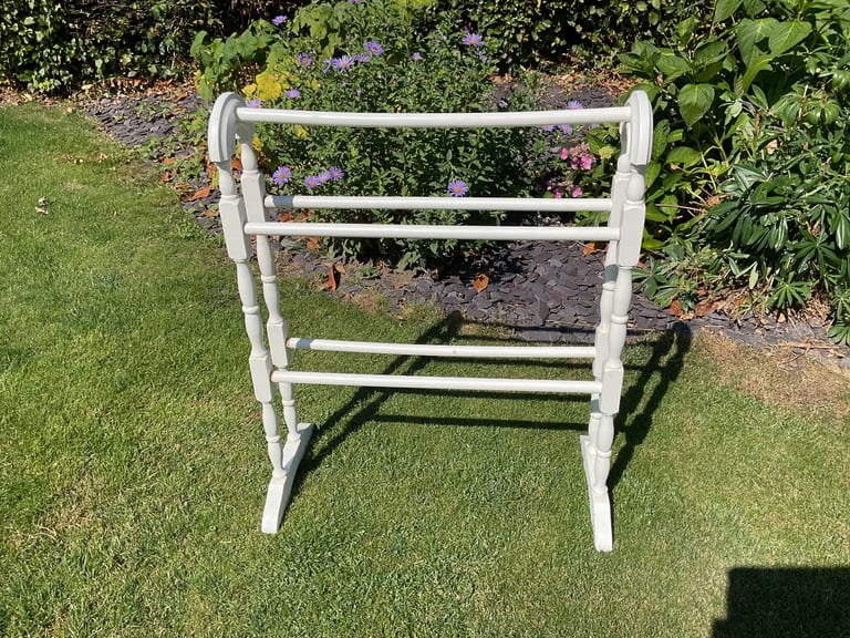 Traditional Retro Style Wooden Towel Rail Painted White Floor Standing