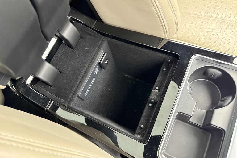 2019 Land Rover Range Rover Velar 2.0 D240 R-Dynamic HSE Auto 4WD Euro 6 (s/s) 5dr SUV DIESEL Aut...