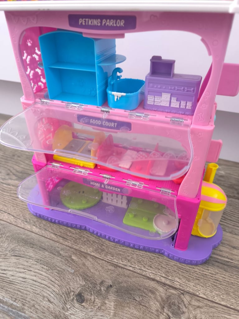 Shopkins Tall mall toy Collapsible shopping centre 