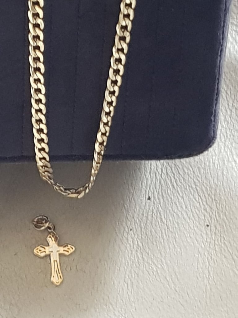 Any kind of unwanted jewellery whole or broken gold silver or brass and old watches