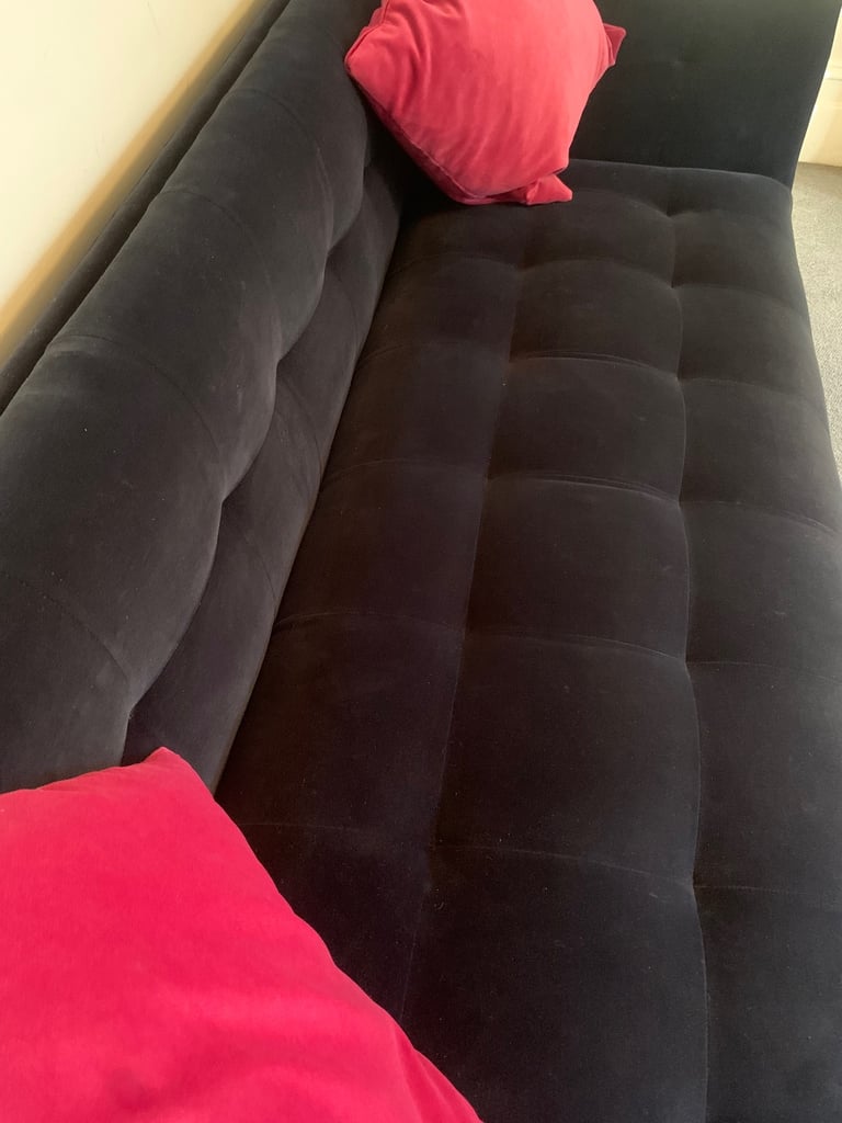 3-seater sofa in blue velvet. 