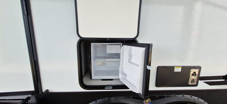 Forest River East To West Longitude 319BH American Caravan 5th Wheel