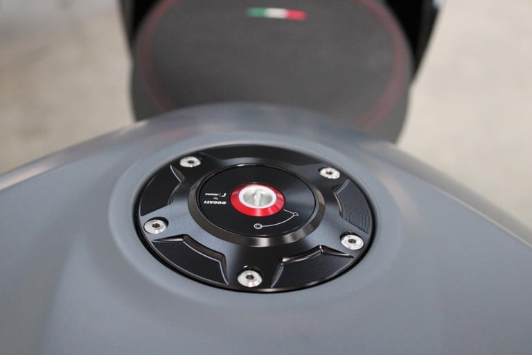 2024 Ducati Panigale V2 Superquadro Final Edition #455/555