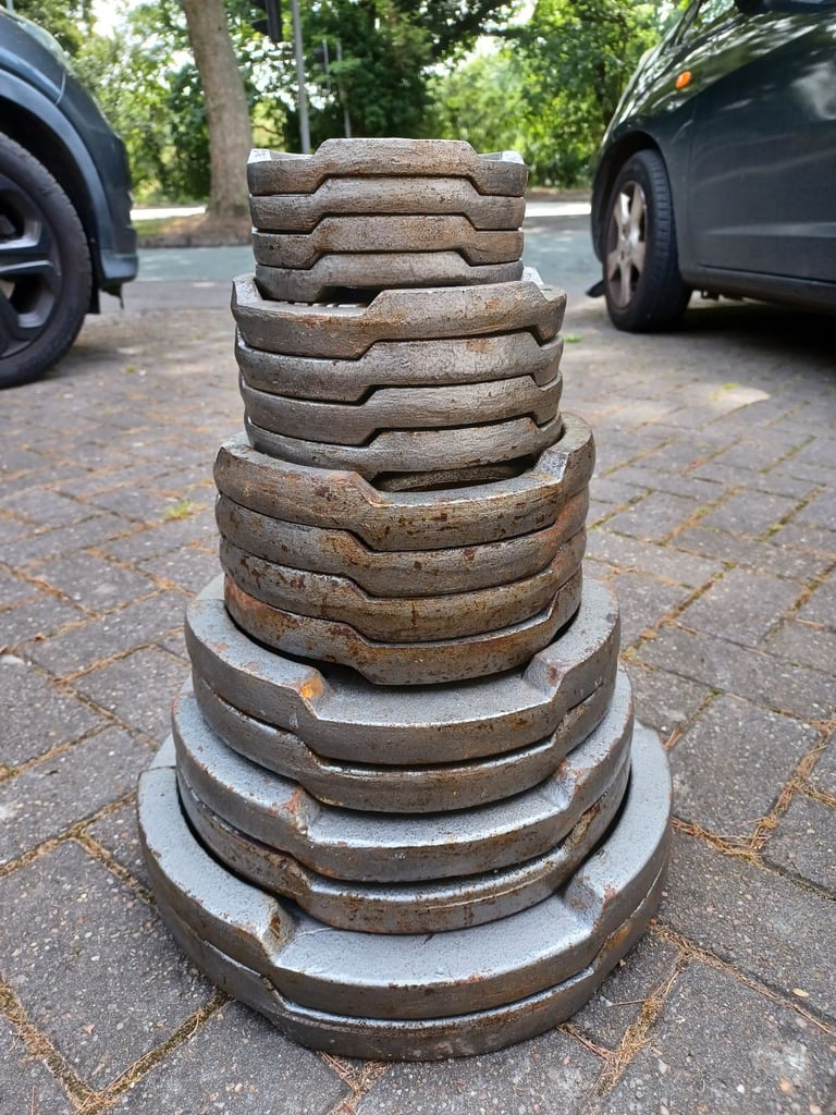 INTERLOCKING OLYMPIC WEIGHTS PLATES SET & 7FT / 20KG OLYMPIC BARBELL
