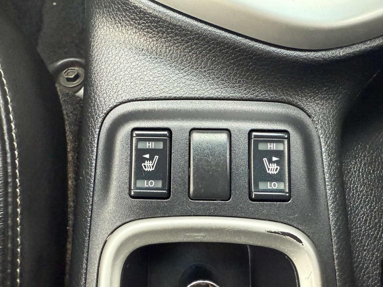 2016 Nissan Navara Double Cab Pick Up Tekna 2.3dCi 190 4WD Auto PICK UP DIESEL Automatic