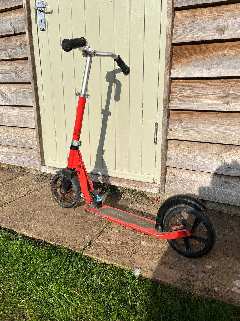 Red 2 wheel micro scooter (micro cruiser)