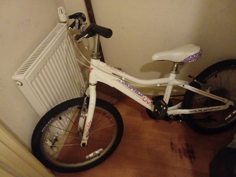 image for Bike Giant liv. 7 to 12 year old.