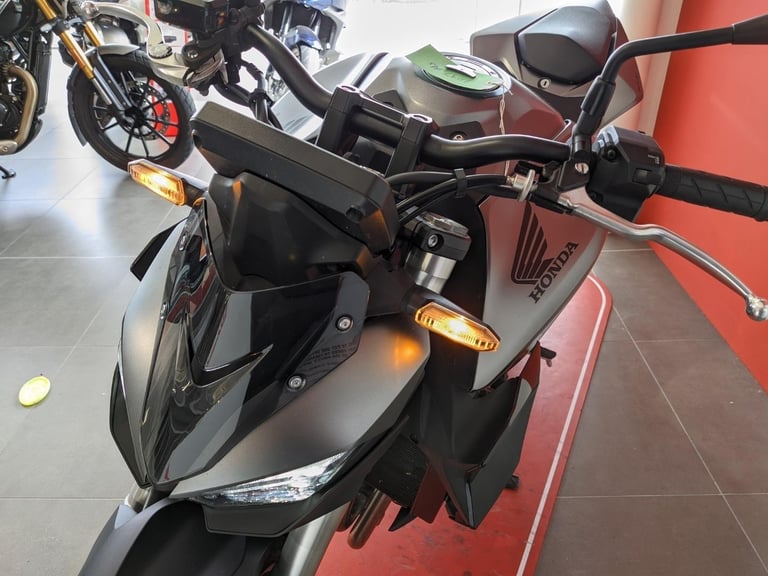 2025 HONDA CB1000 HORNET GREY MATT METALLIC QUICKSHIFTER BELLYPAN F/COWL FITTED