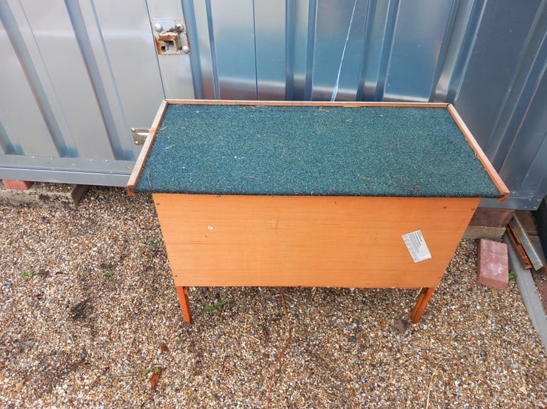 Hutch for a small pet lift up lid 