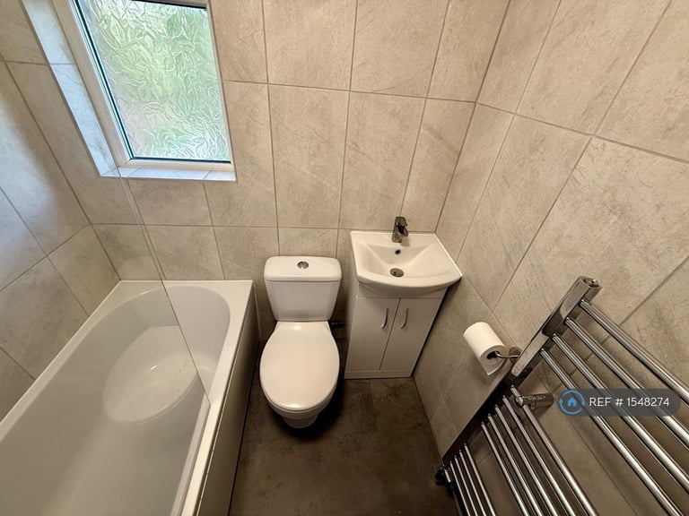 2 bedroom house in Roslyn Road, Stockport, SK3 (2 bed) (#1548274)