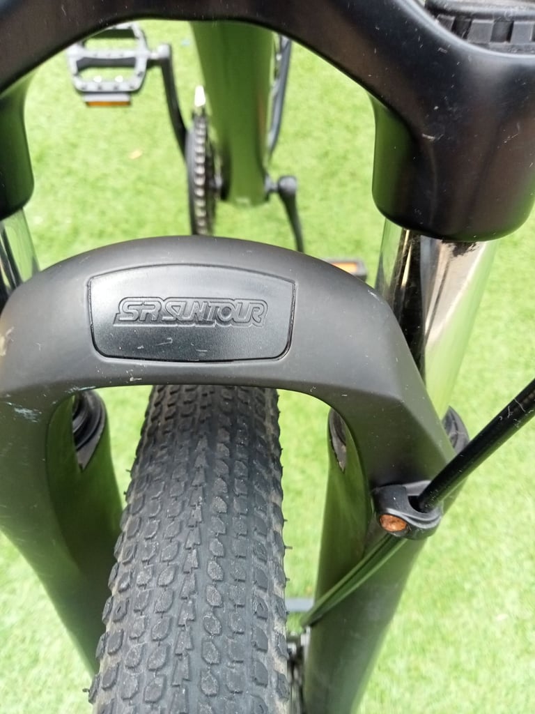 Trek Dual Sport Hybrid Mountain Bike.