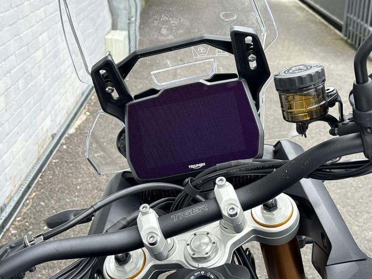 2025 Triumph Tiger 900 RALLY PRO STANDARD TWIN COLOUR Petrol white 6 Speed