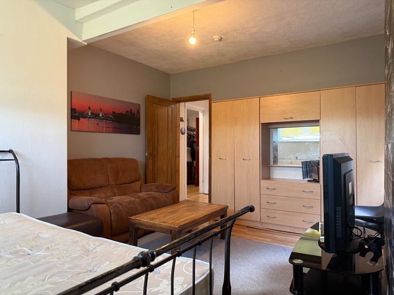 A large Studios Flat in B6, self contained at £850 per month all inclusive of bills