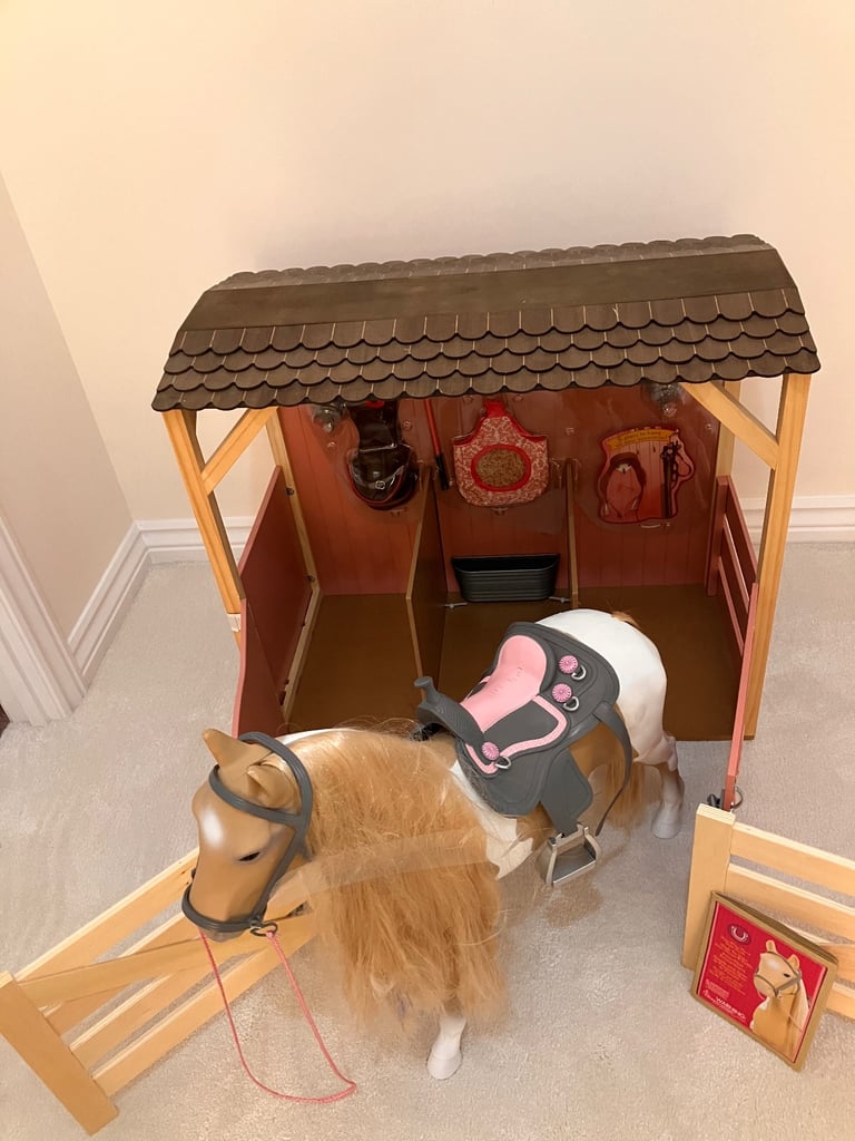 Horse Stable and Accessories Toy Playset