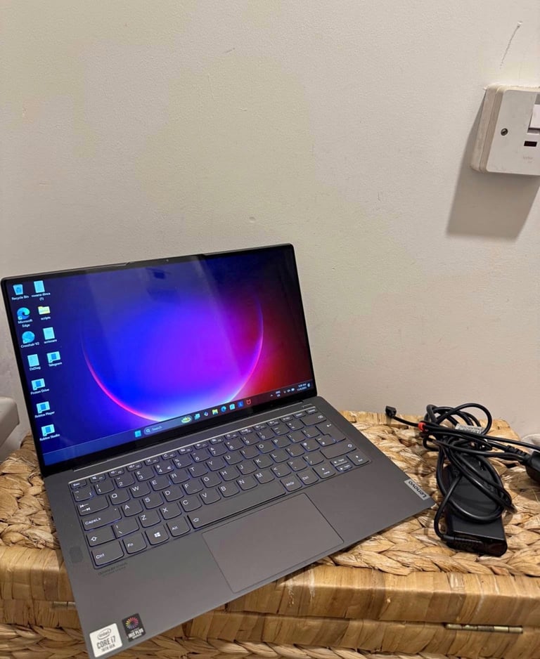 image for Lenovo Yoga S940 i7-1065G7 512GB Charger