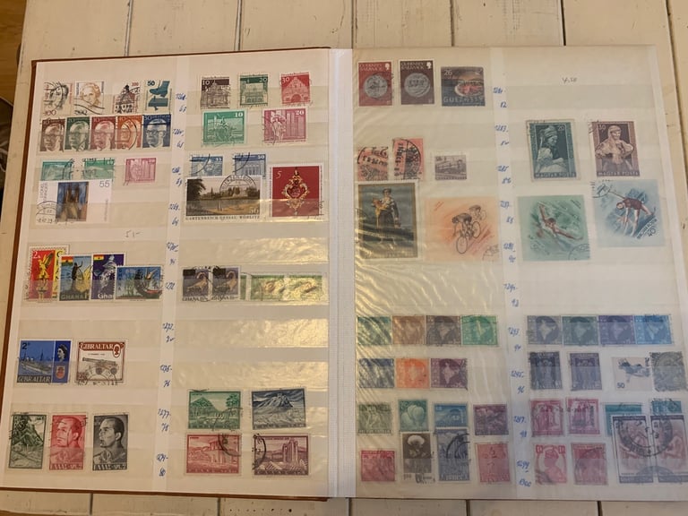 World stamps album 24 pages