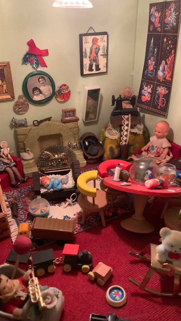 Lovely unique collectible wooden dolls house (1/12th scale), with lighting and contents 